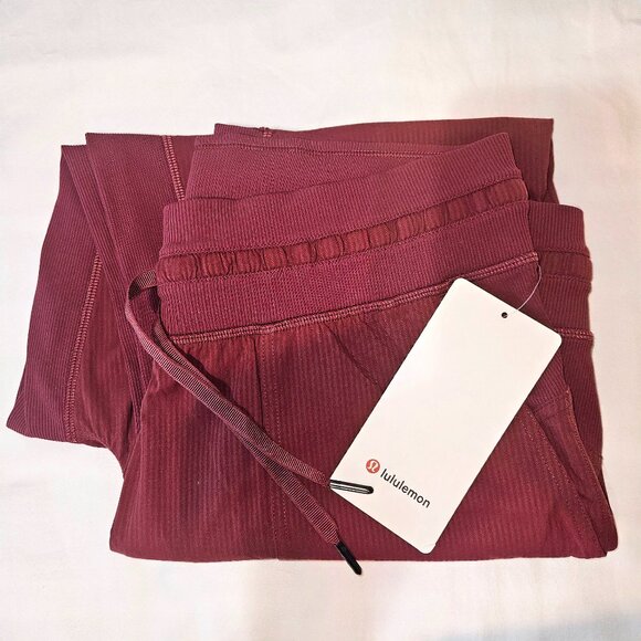 LULULEMON NWT Dance Studio MR Mulled Wine Crop Womens Size 10 - 25" - Picture 1 of 9